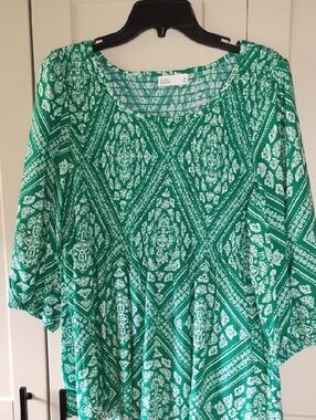 croft & barrow Green and White Printed Tunic Top
